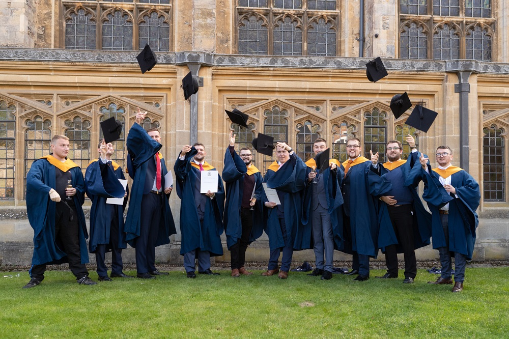 700px hat throwing uni