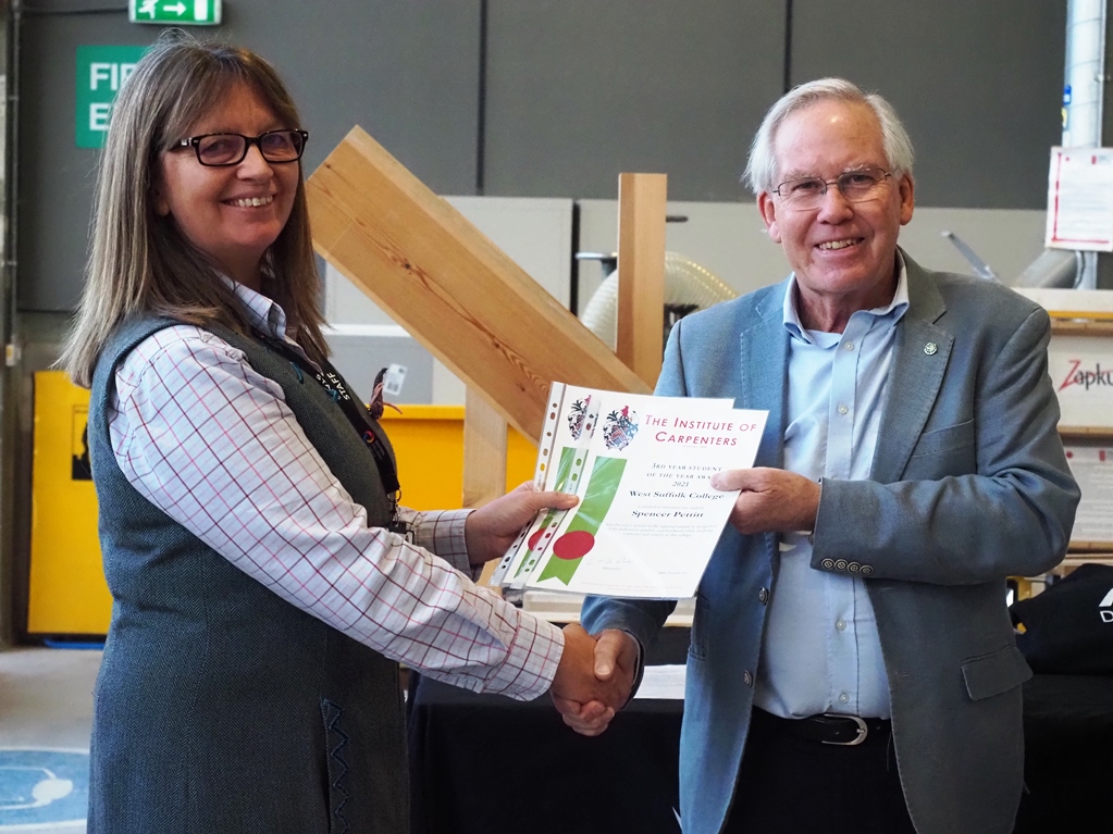 Debbie Coombes receiving certificate from Geoff Rhodes at IoC