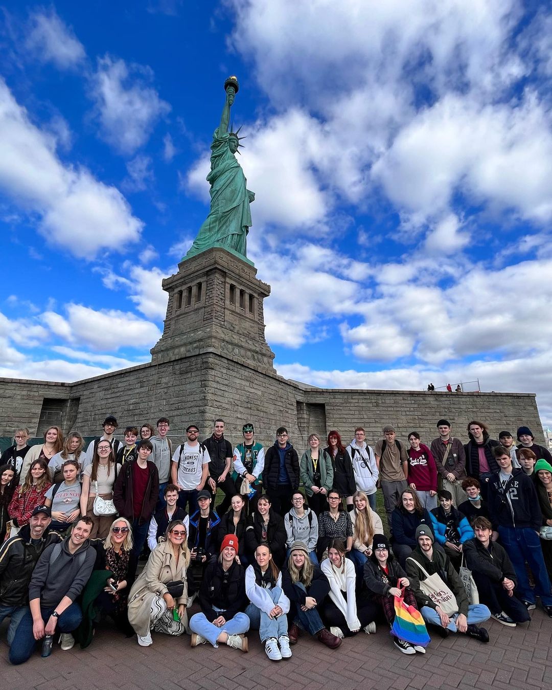 Students picture by The Statue of Liberty